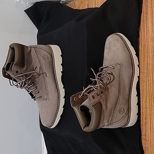 7.5 Women's Timberland boots, grey/green